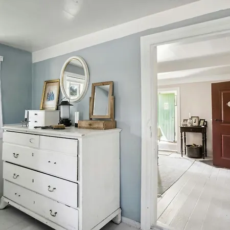 Bygone Time At Cartwright's Farm In Feriehus